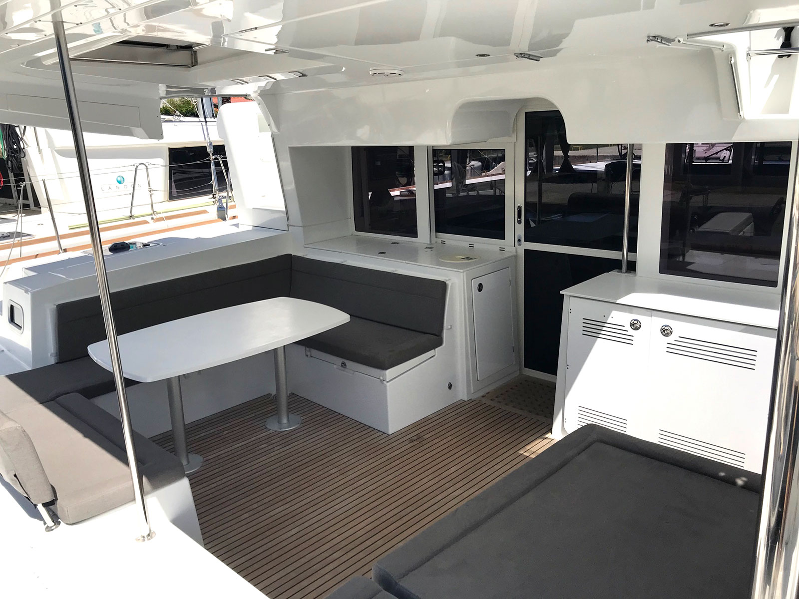 foto Lagoon 450  Flybridge 6