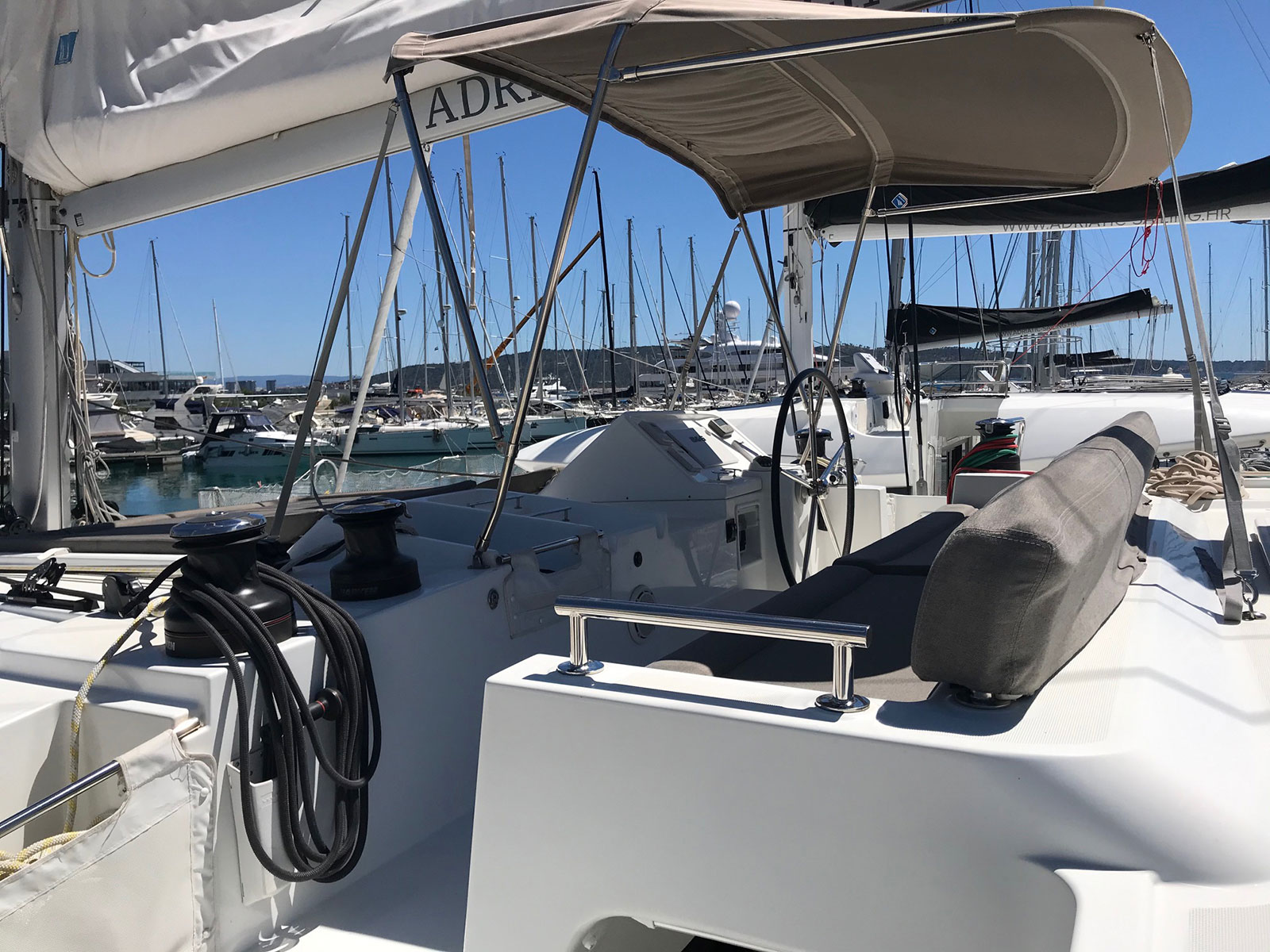 foto Lagoon 450  Flybridge 10