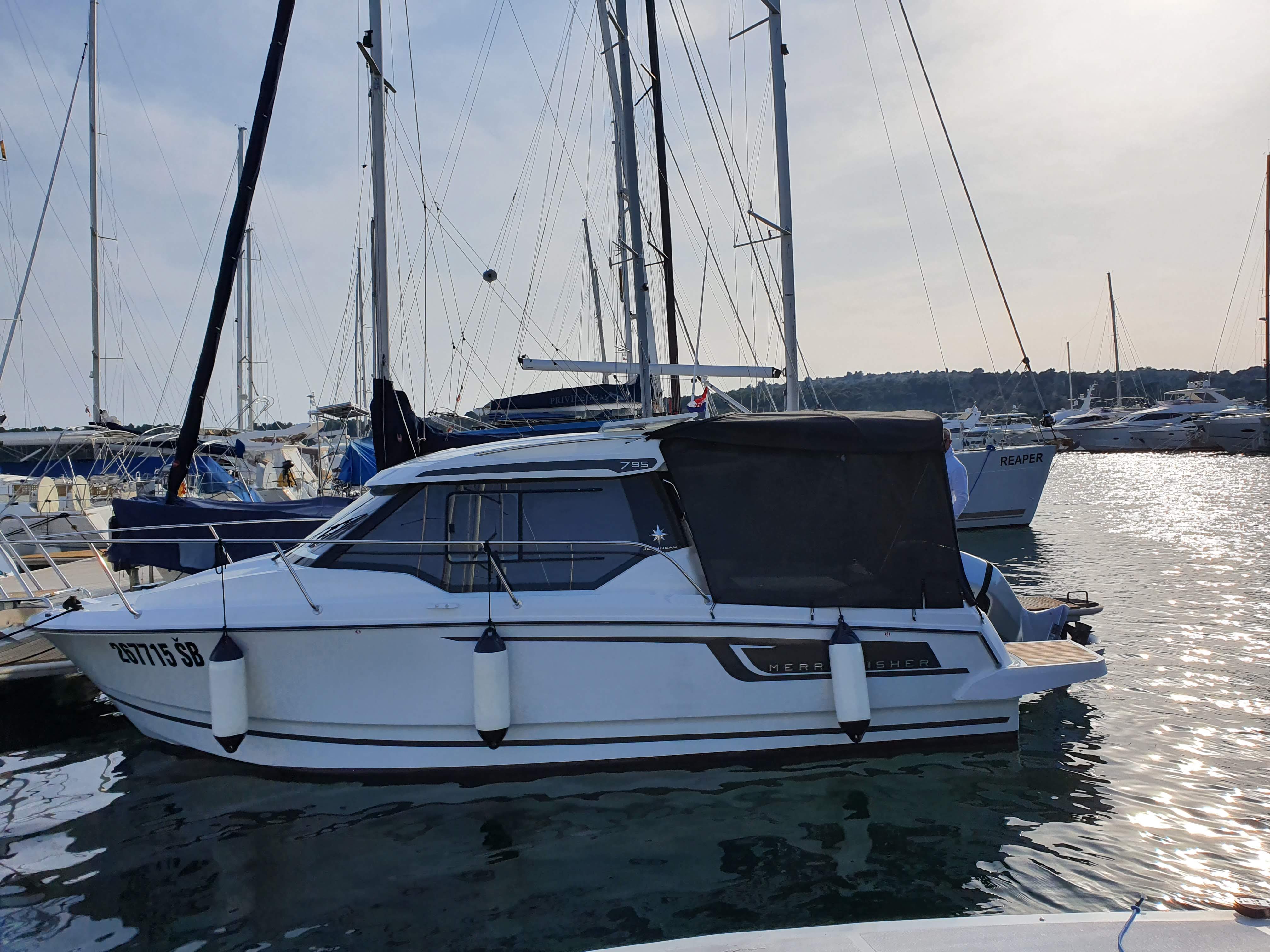 foto Merry Fisher 795 8