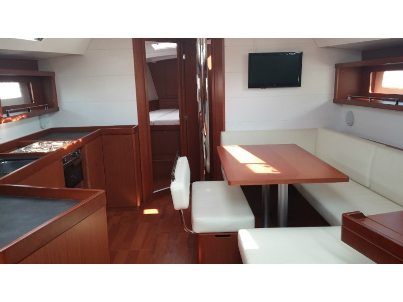 S/Y - Oceanis 45 - 4 Cabins - Built 2014