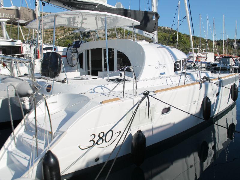 foto Lagoon 380 17