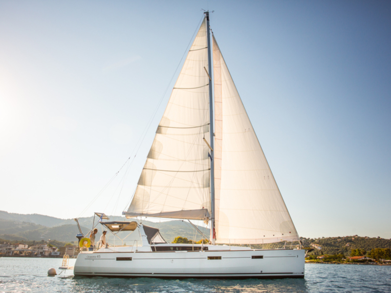 صور Oceanis 45 16