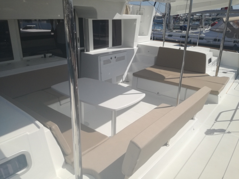 foto Lagoon 450  Flybridge 11