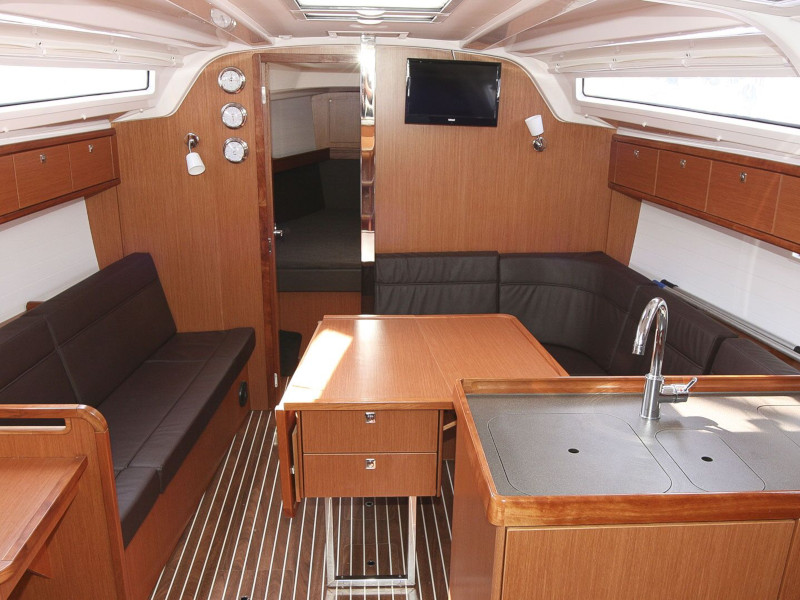 фото Bavaria Cruiser 37 3