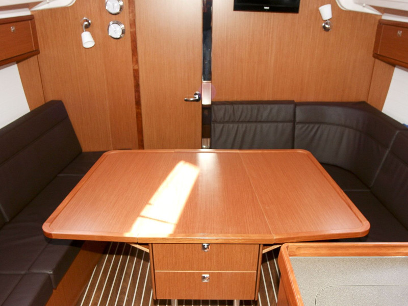 фото Bavaria Cruiser 37 7
