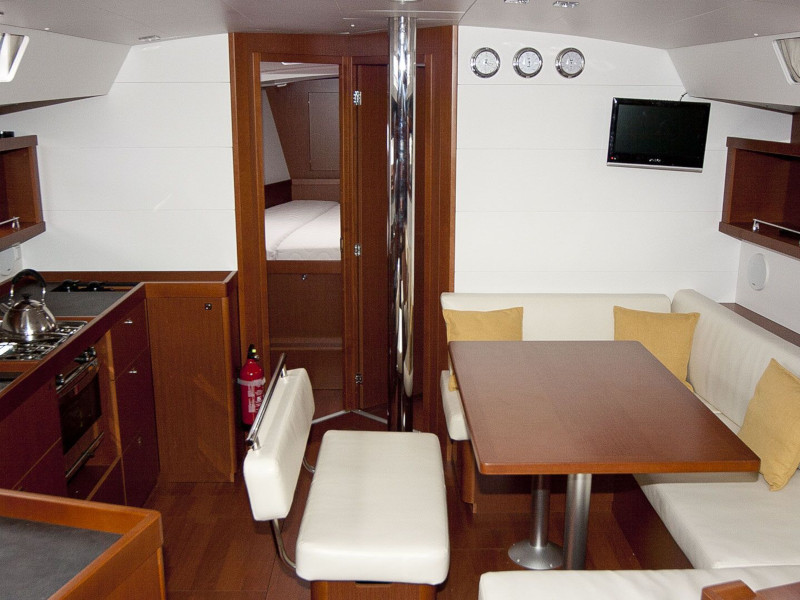 фото Oceanis 45 3