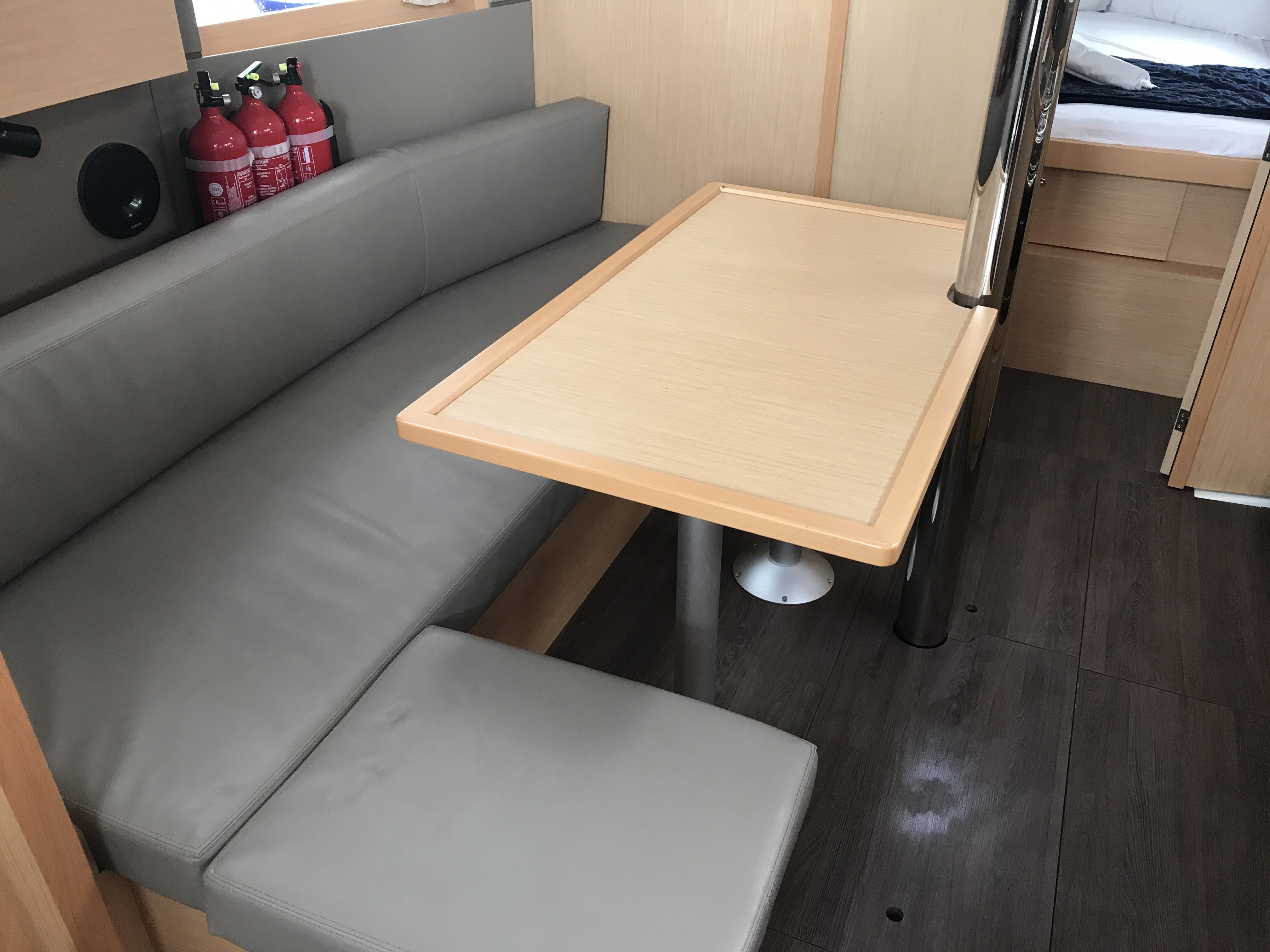 صور Oceanis 38.1 3