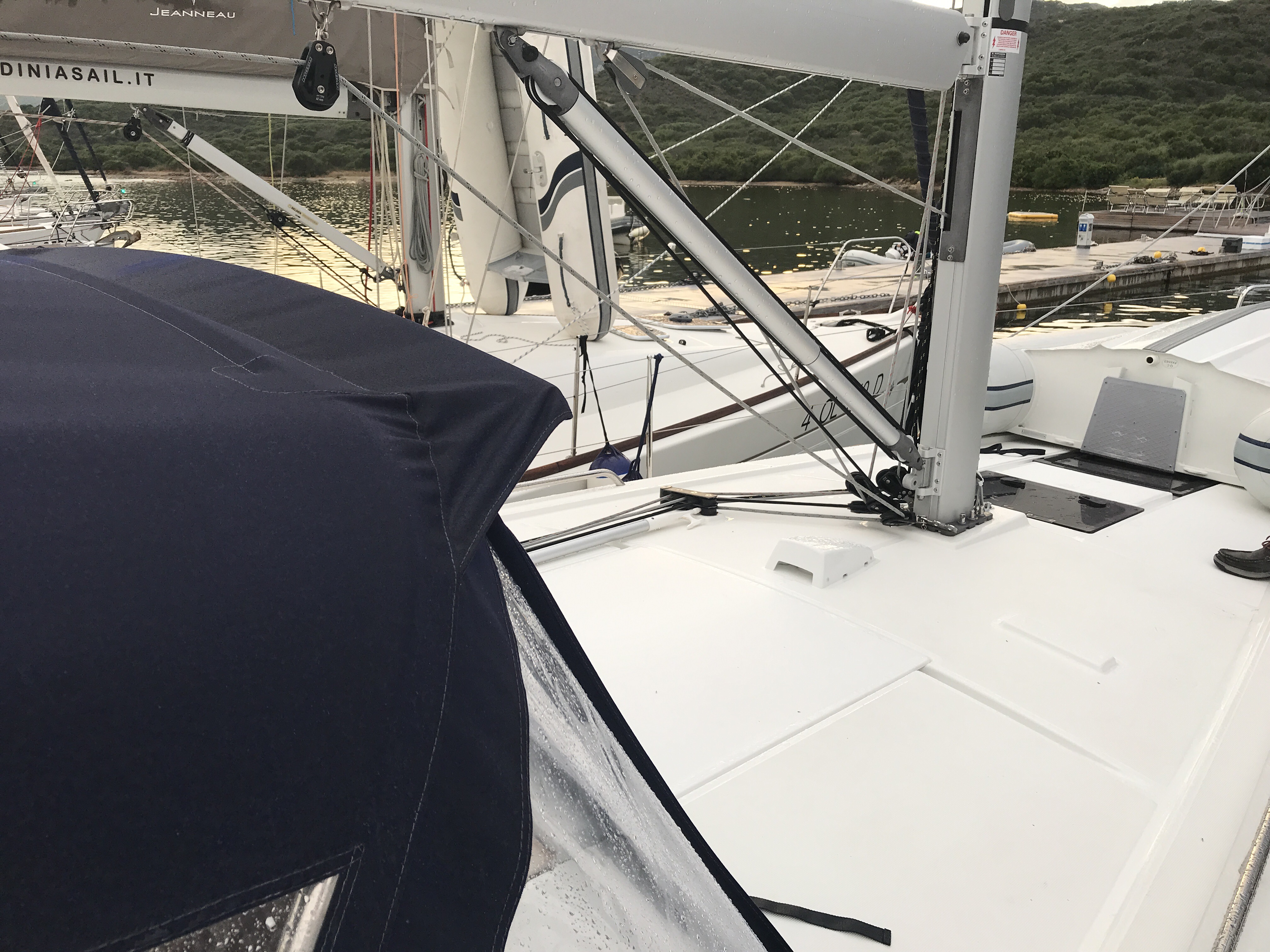 صور Oceanis 38.1 6