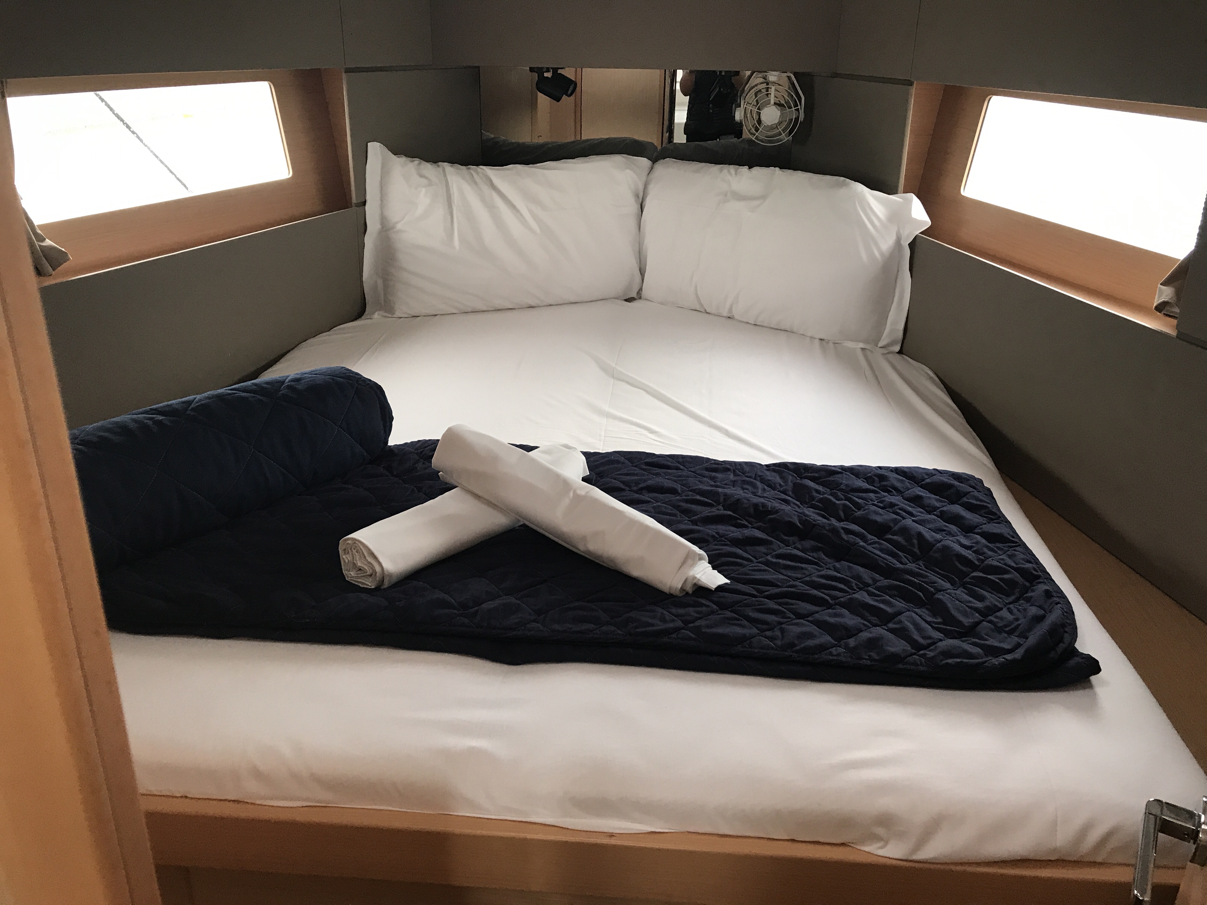 صور Oceanis 38.1 11