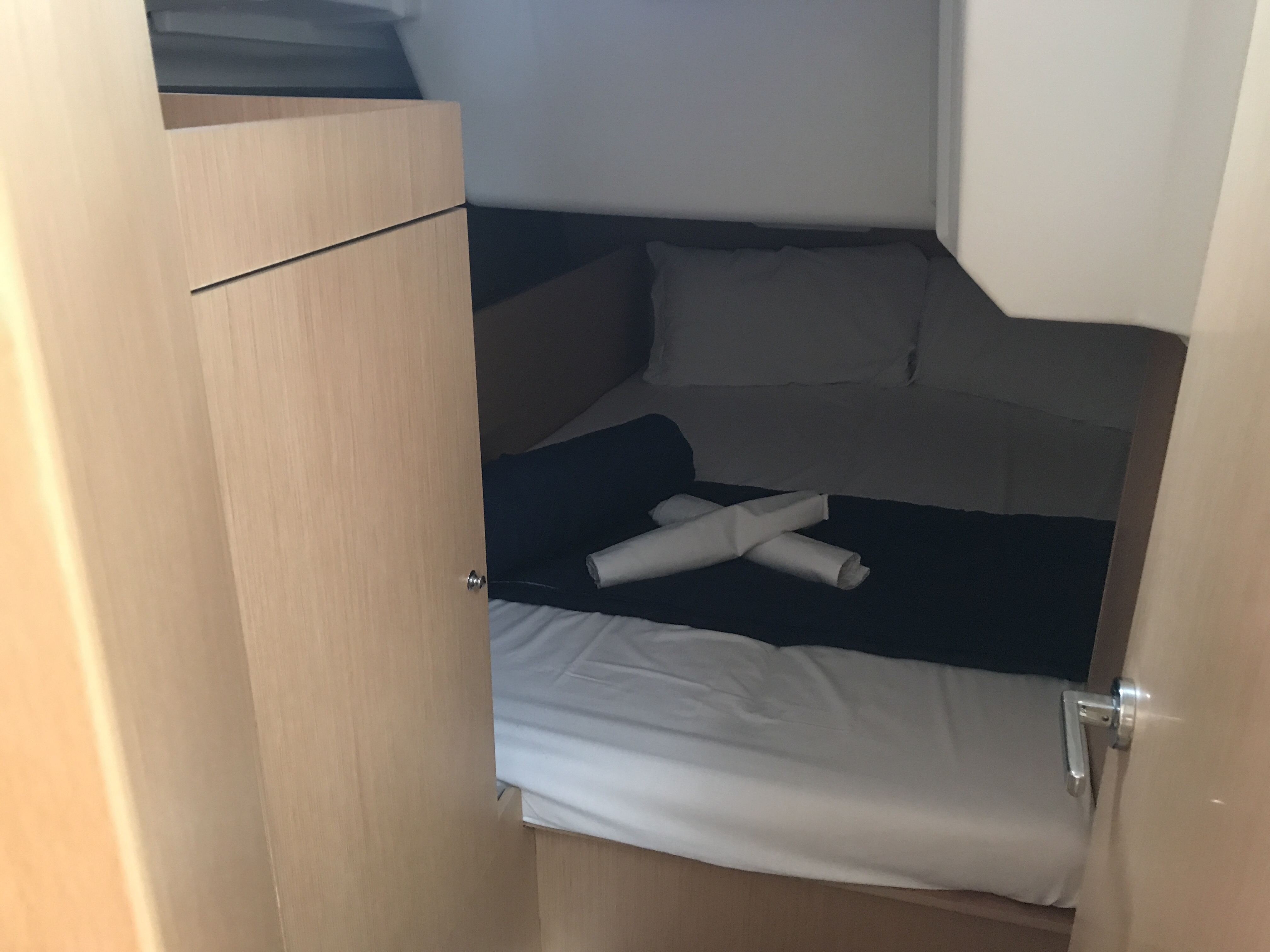 صور Oceanis 38.1 12