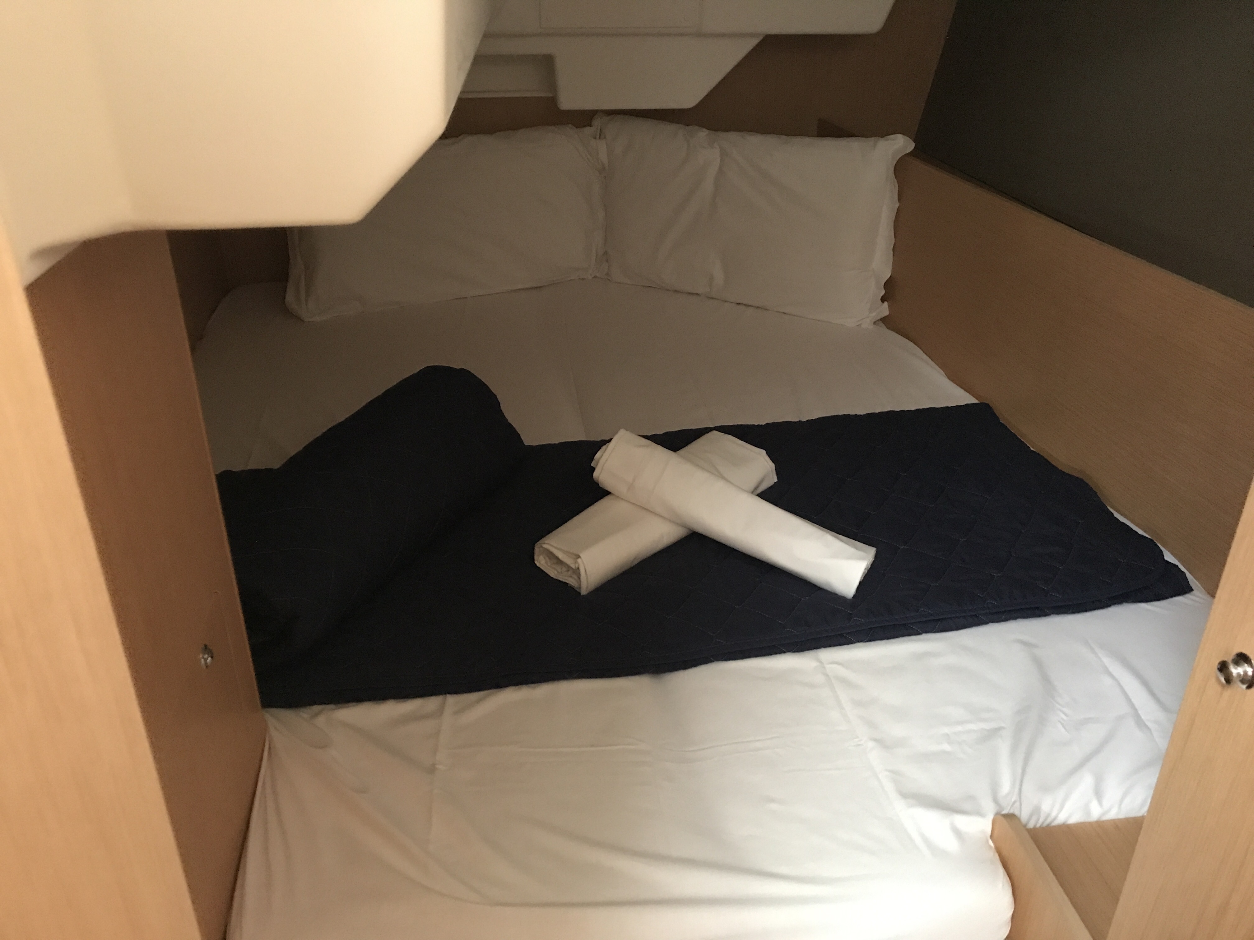 صور Oceanis 38.1 13