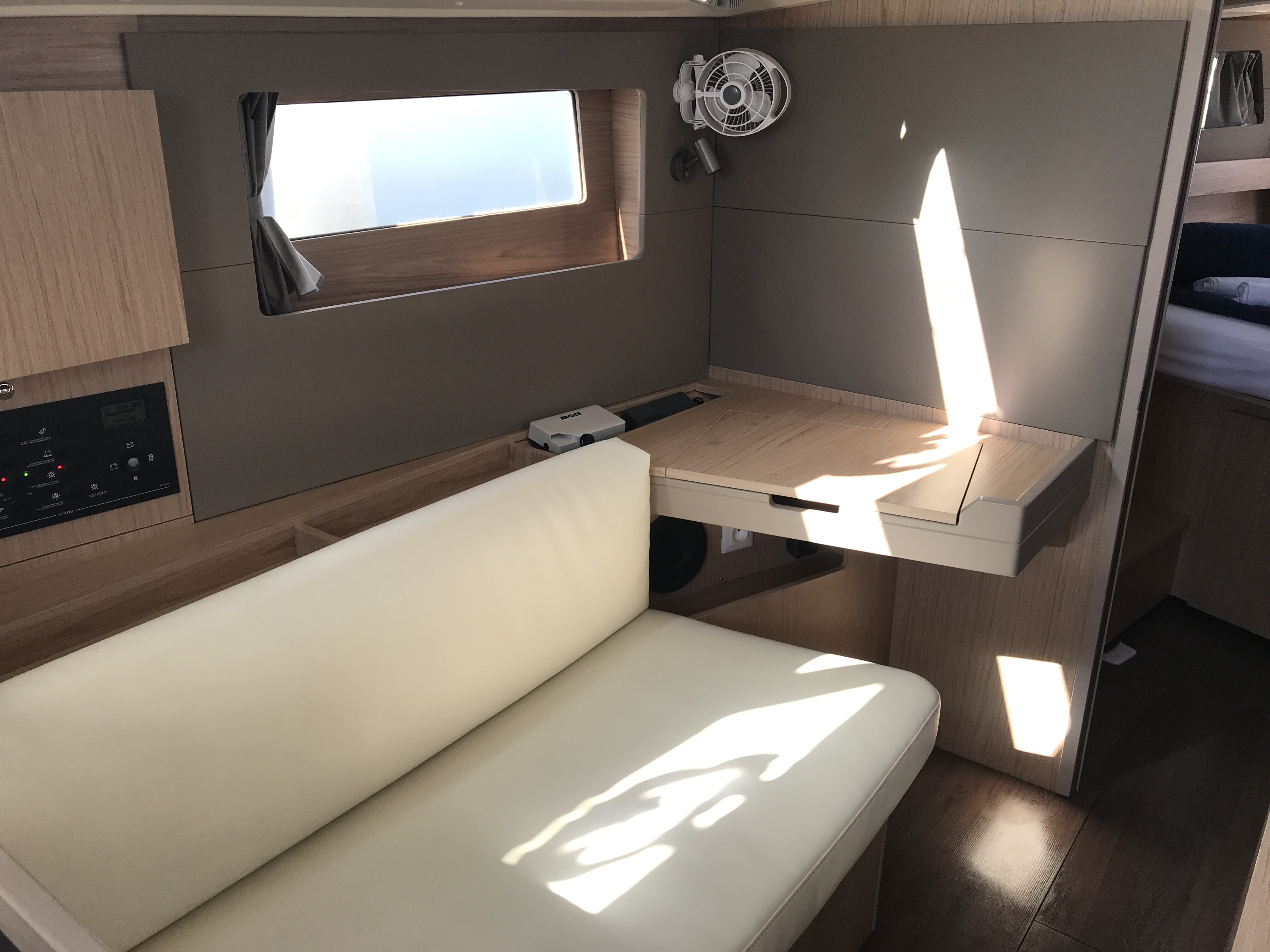 фото Oceanis 41.1 10