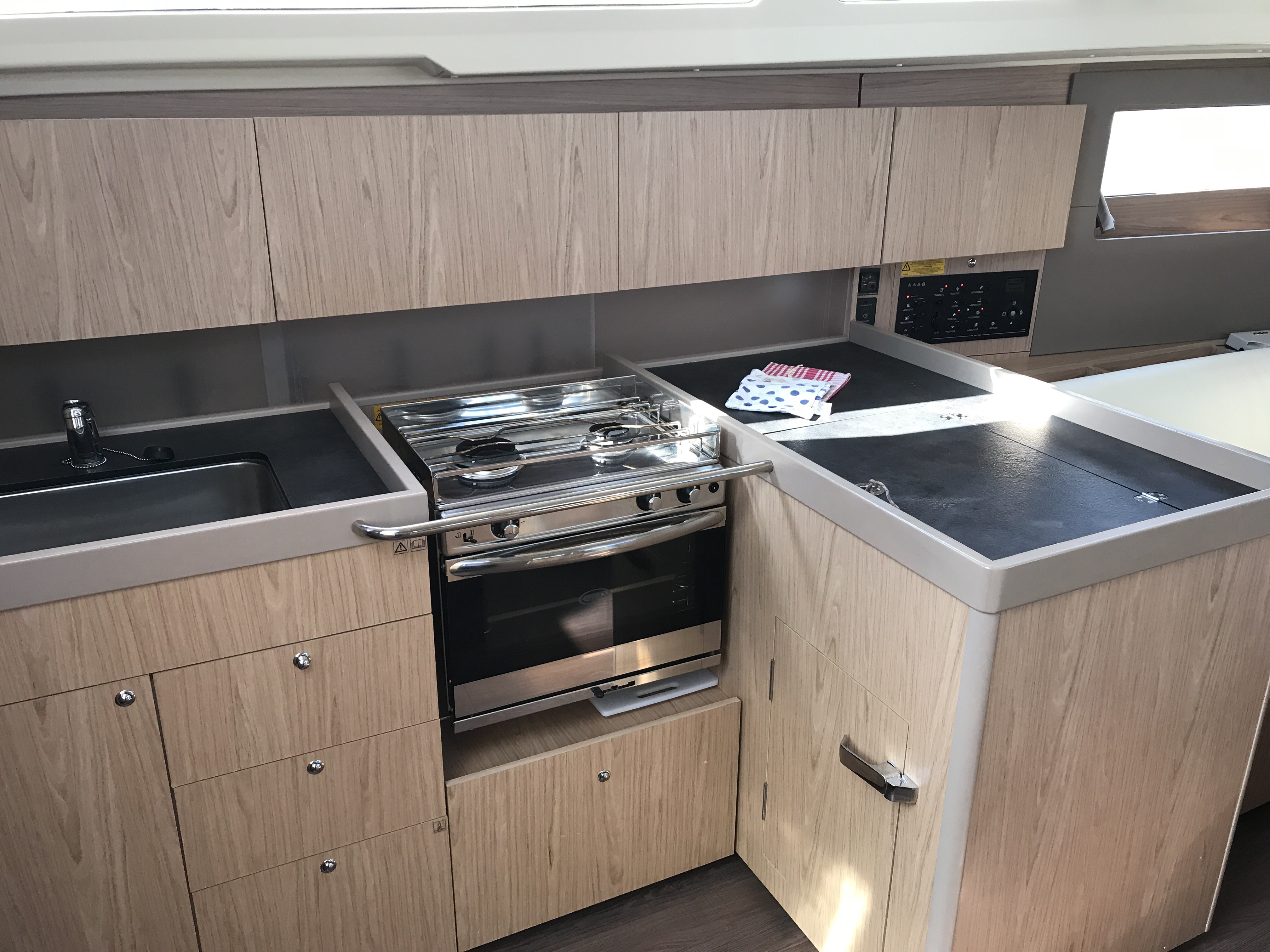 фото Oceanis 41.1 11