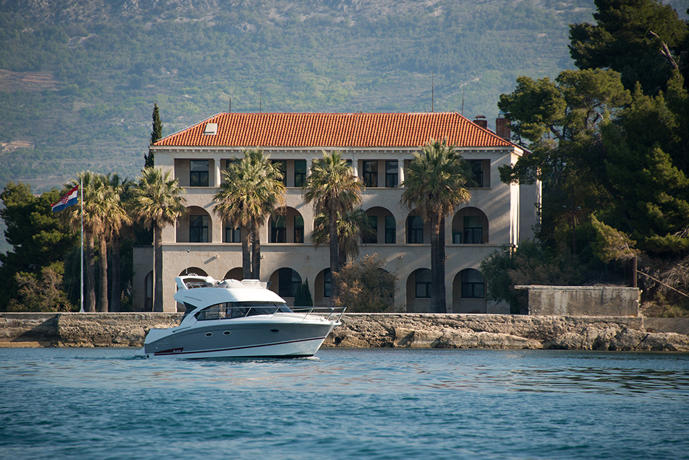 صور Antares 36 11