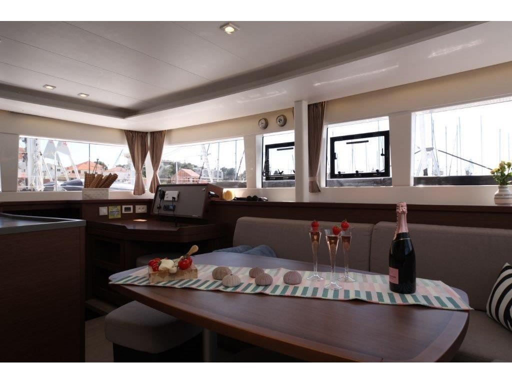 Photo Lagoon 450  Flybridge 3