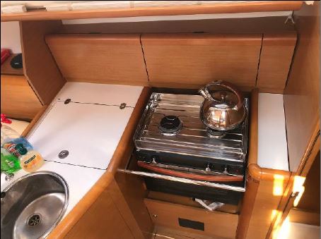 фото Sun Odyssey 33i 9