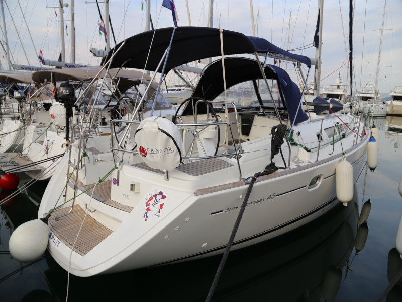 фото Sun Odyssey 45 17