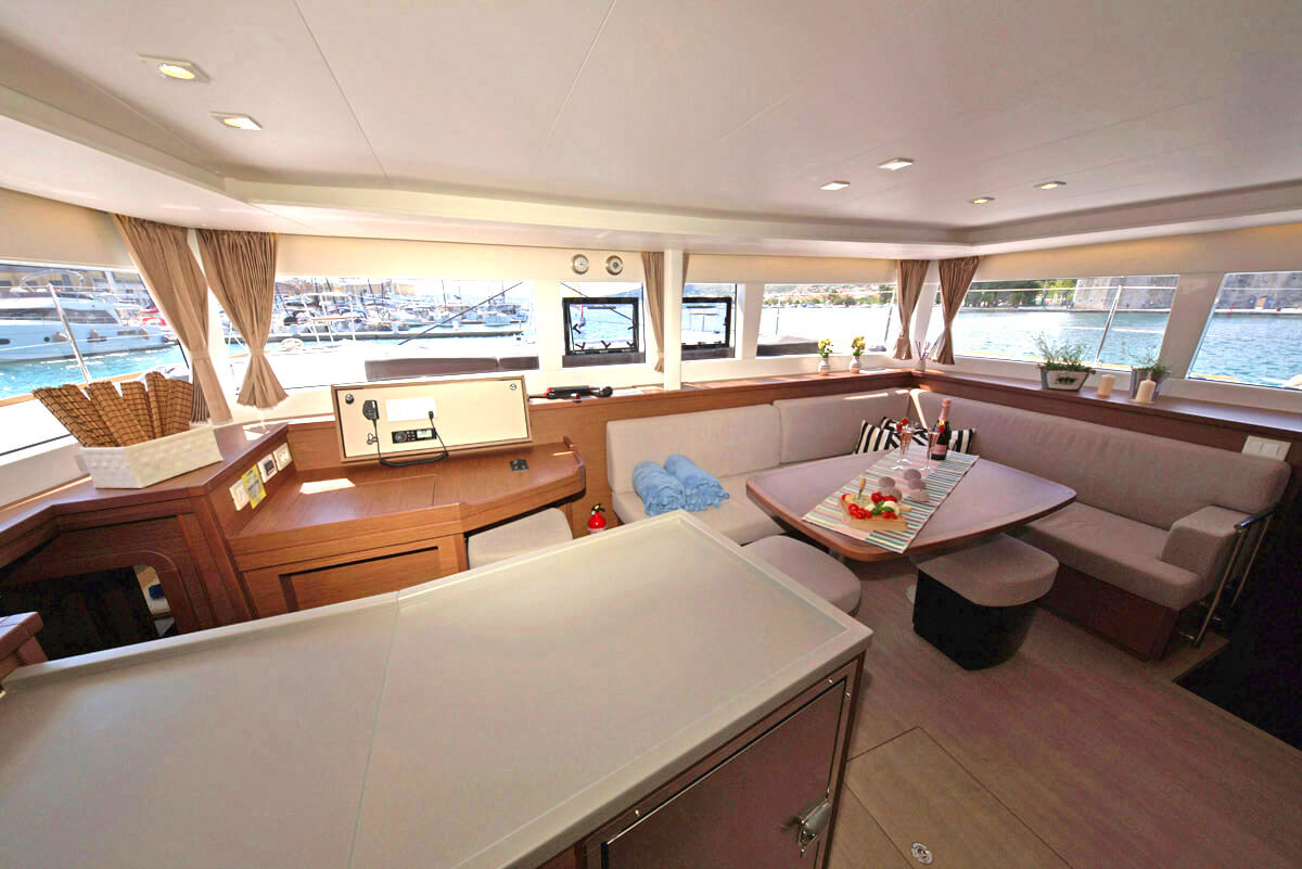 Photo Lagoon 450  Flybridge 5