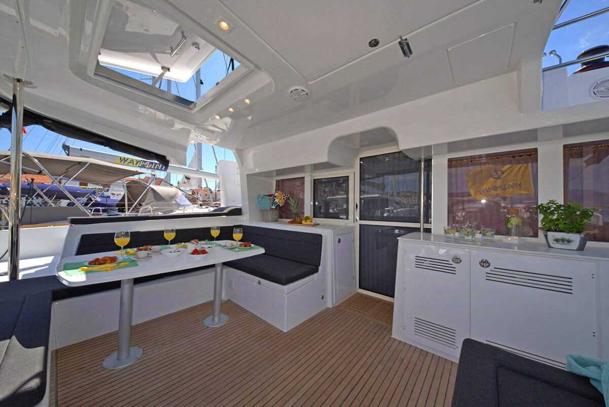 Photo Lagoon 450  Flybridge 11