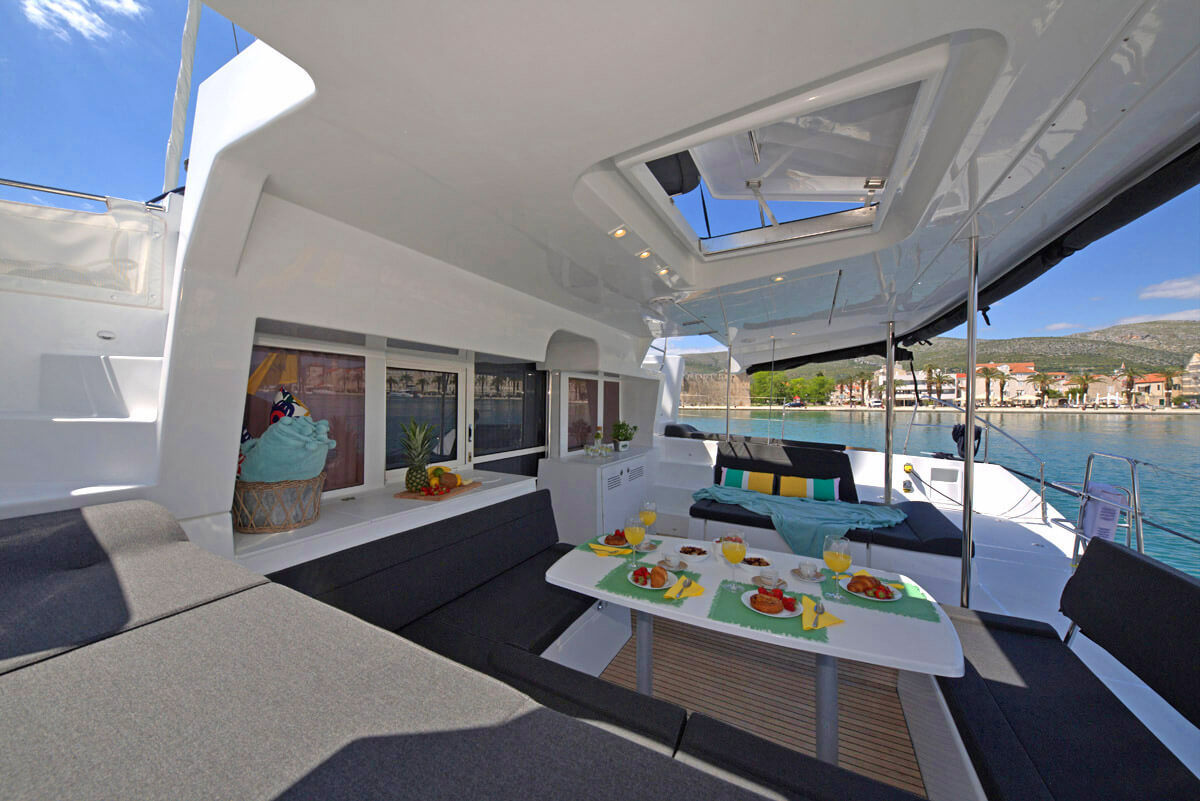 Photo Lagoon 450  Flybridge 13