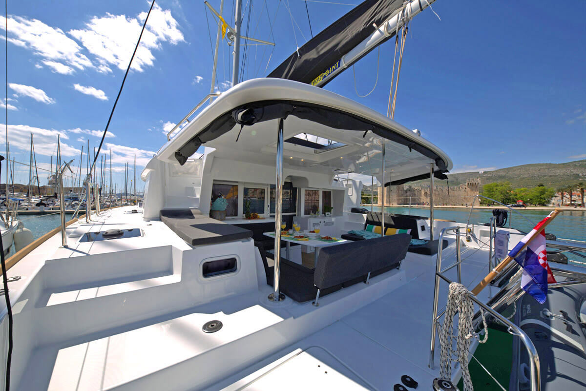 Photo Lagoon 450  Flybridge 14