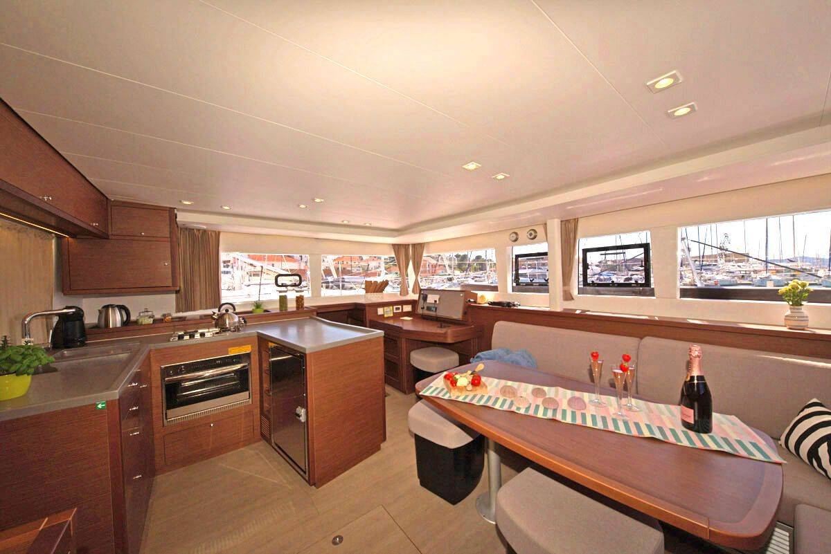 Photo Lagoon 450  Flybridge 20