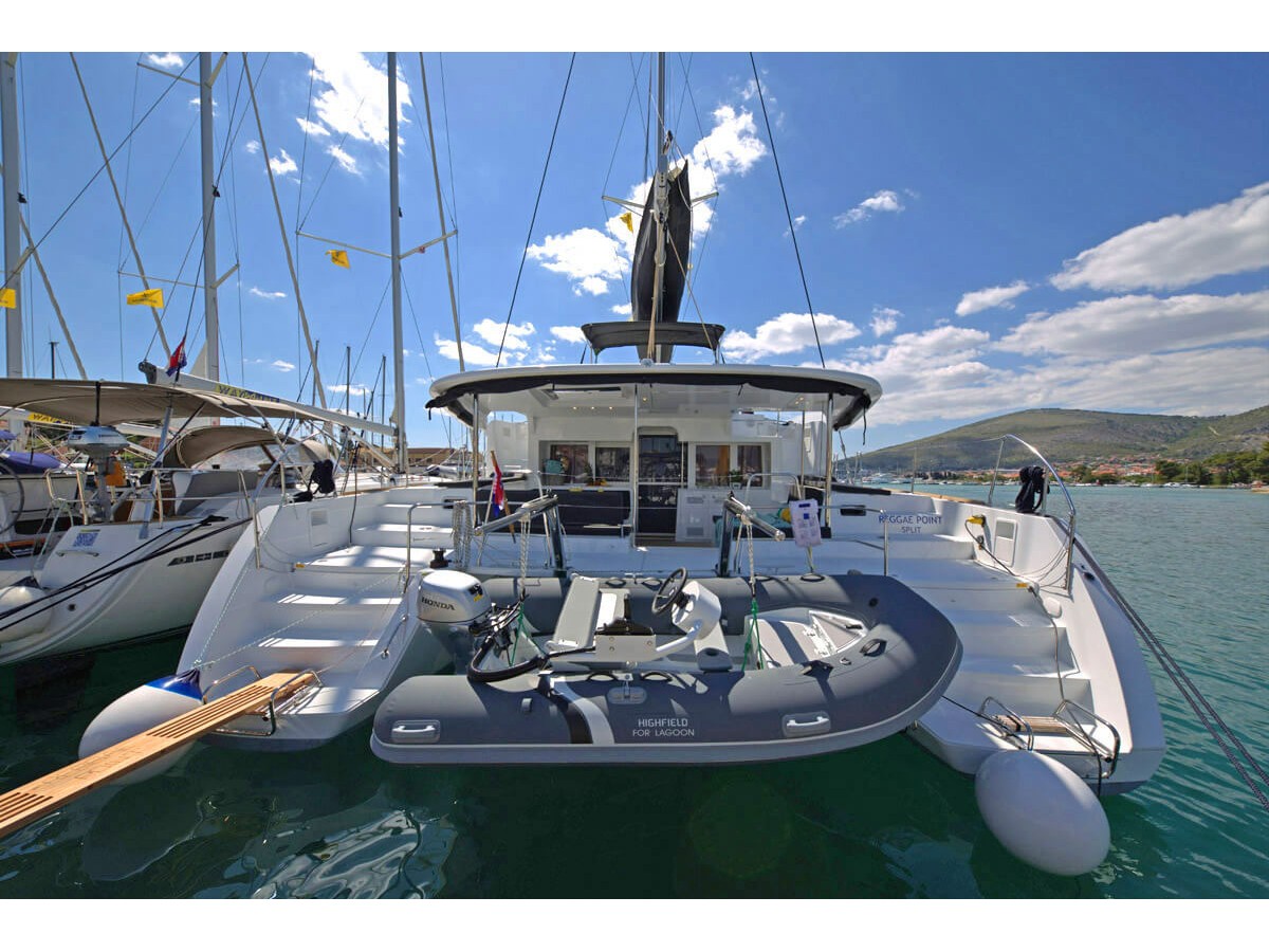 Photo Lagoon 450  Flybridge 23