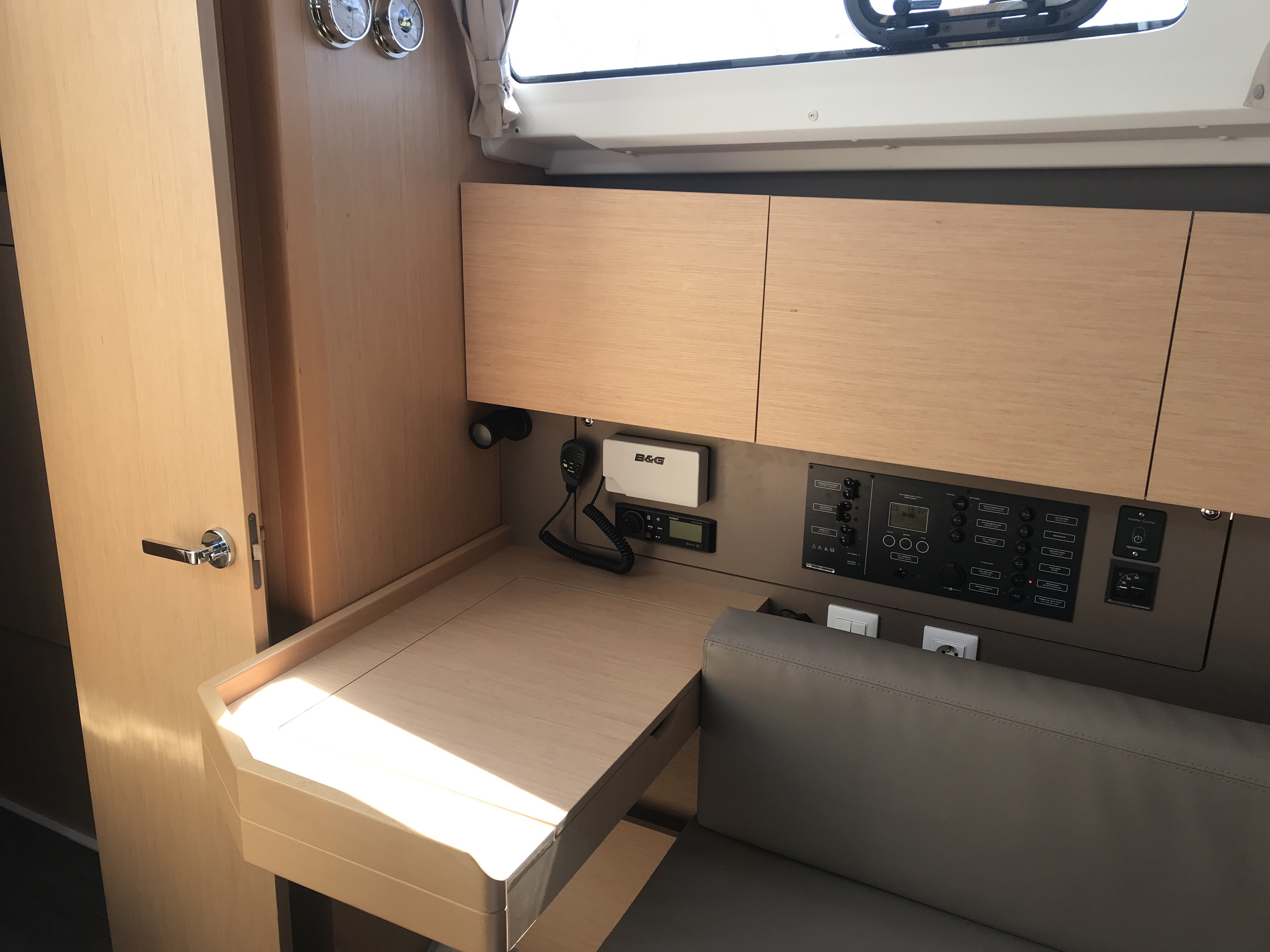 foto Oceanis 35.1 10