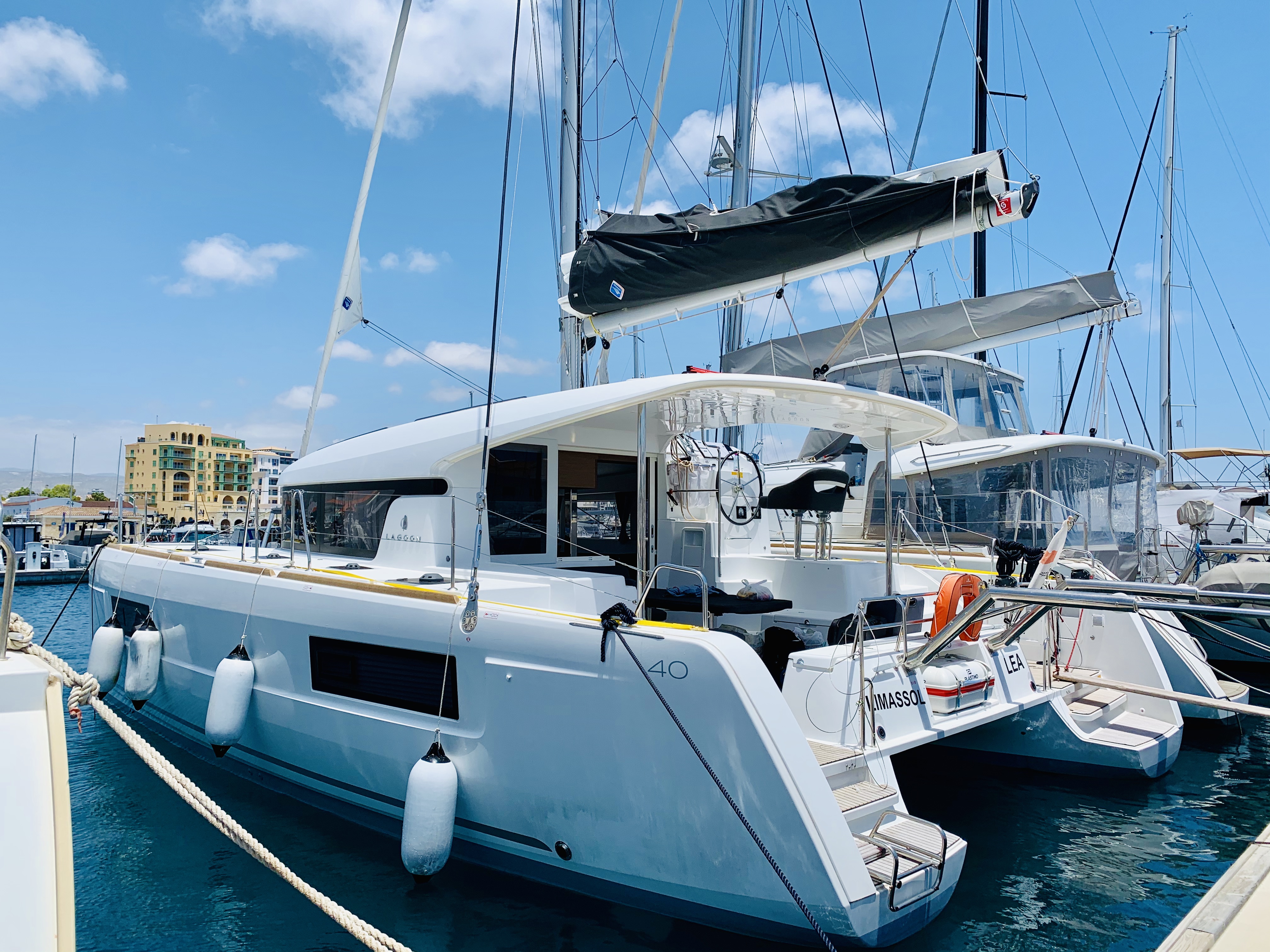 foto Lagoon 40 1