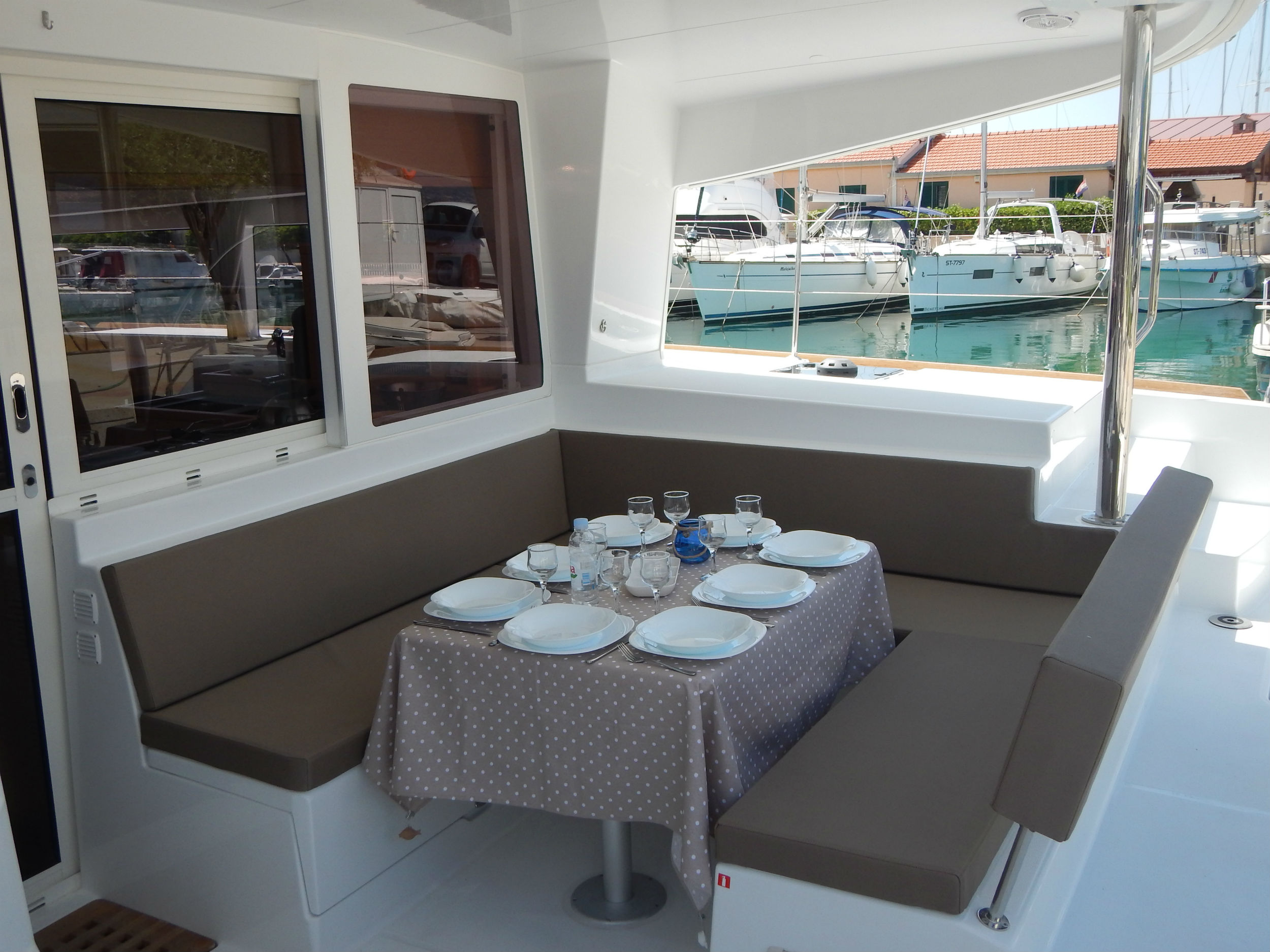 foto Lagoon 400 S2 8