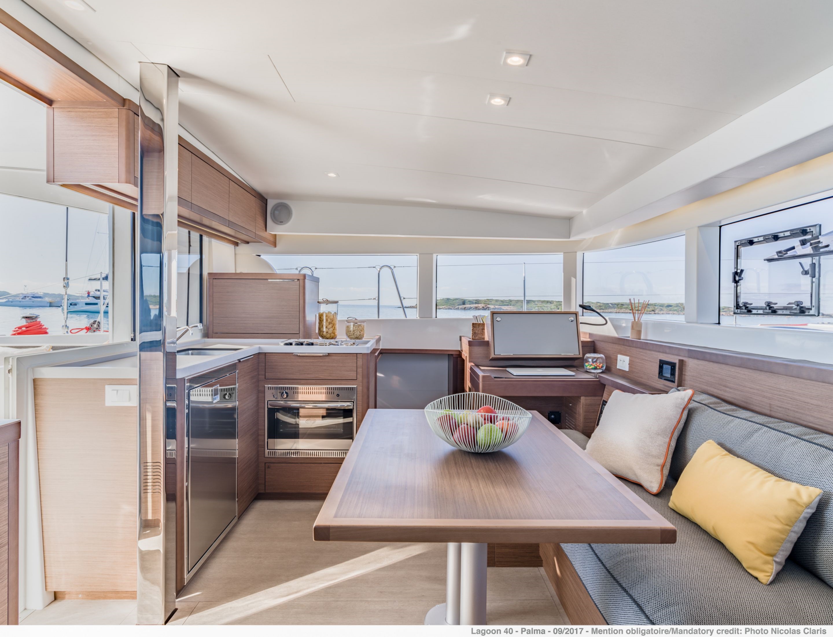 фото Lagoon 40 10