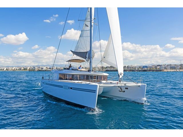 photo Lagoon 450  Flybridge 1