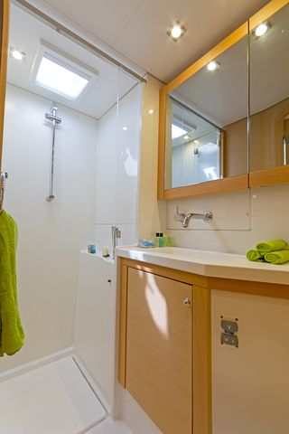 photo Lagoon 450  Flybridge 9