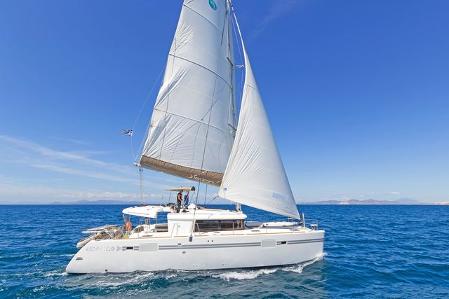 photo Lagoon 450  Flybridge 24
