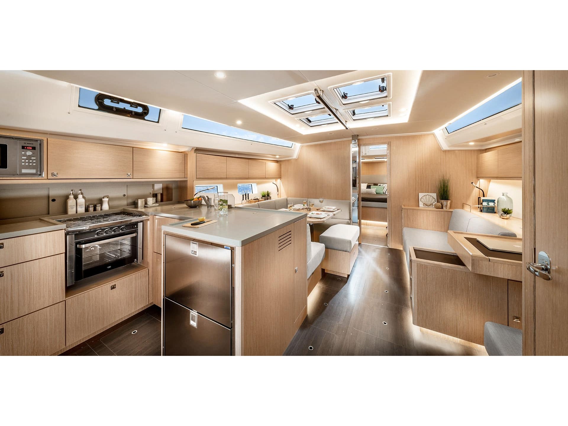 صور Bavaria C50 2