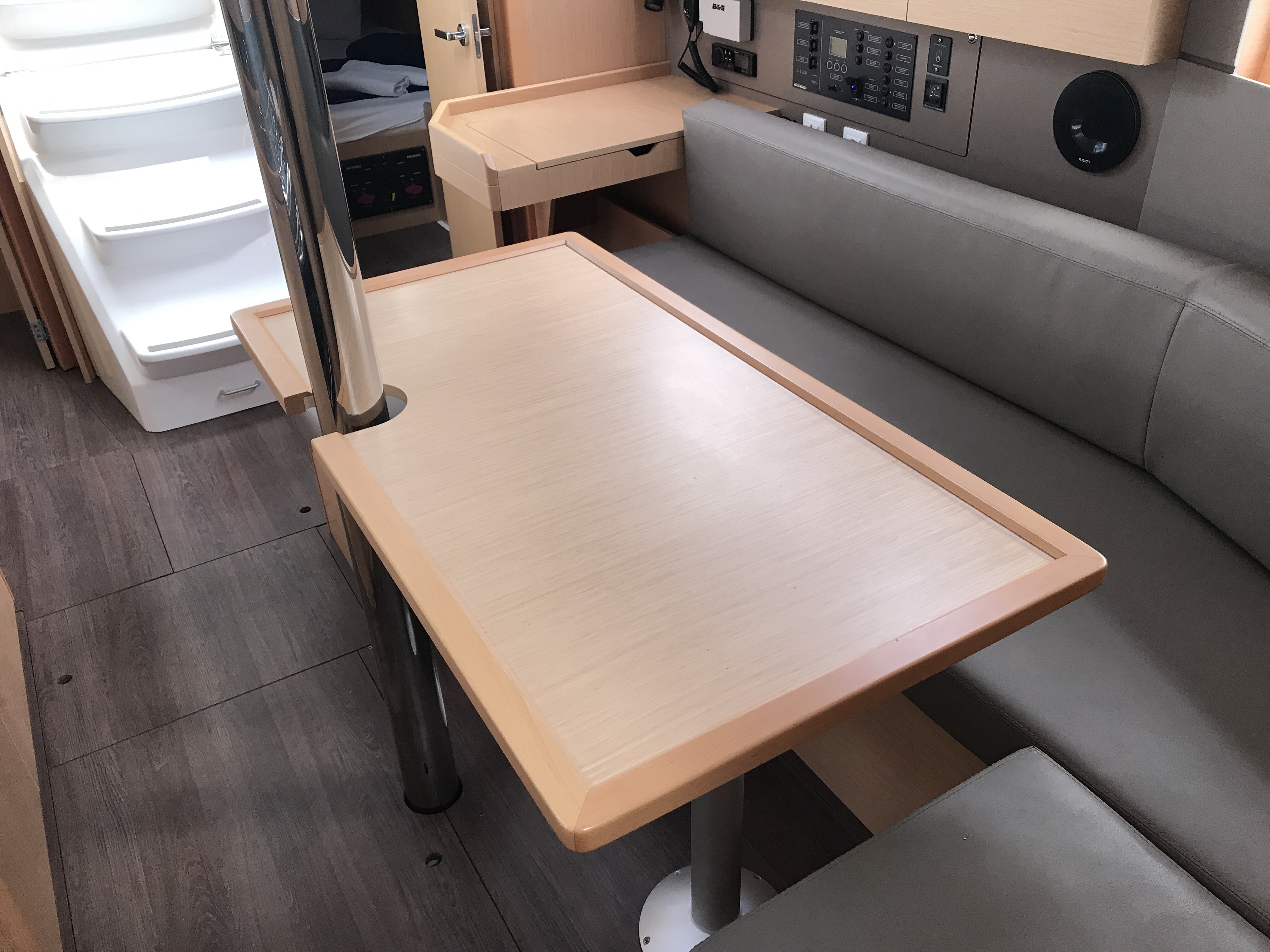 foto Oceanis 35.1 10