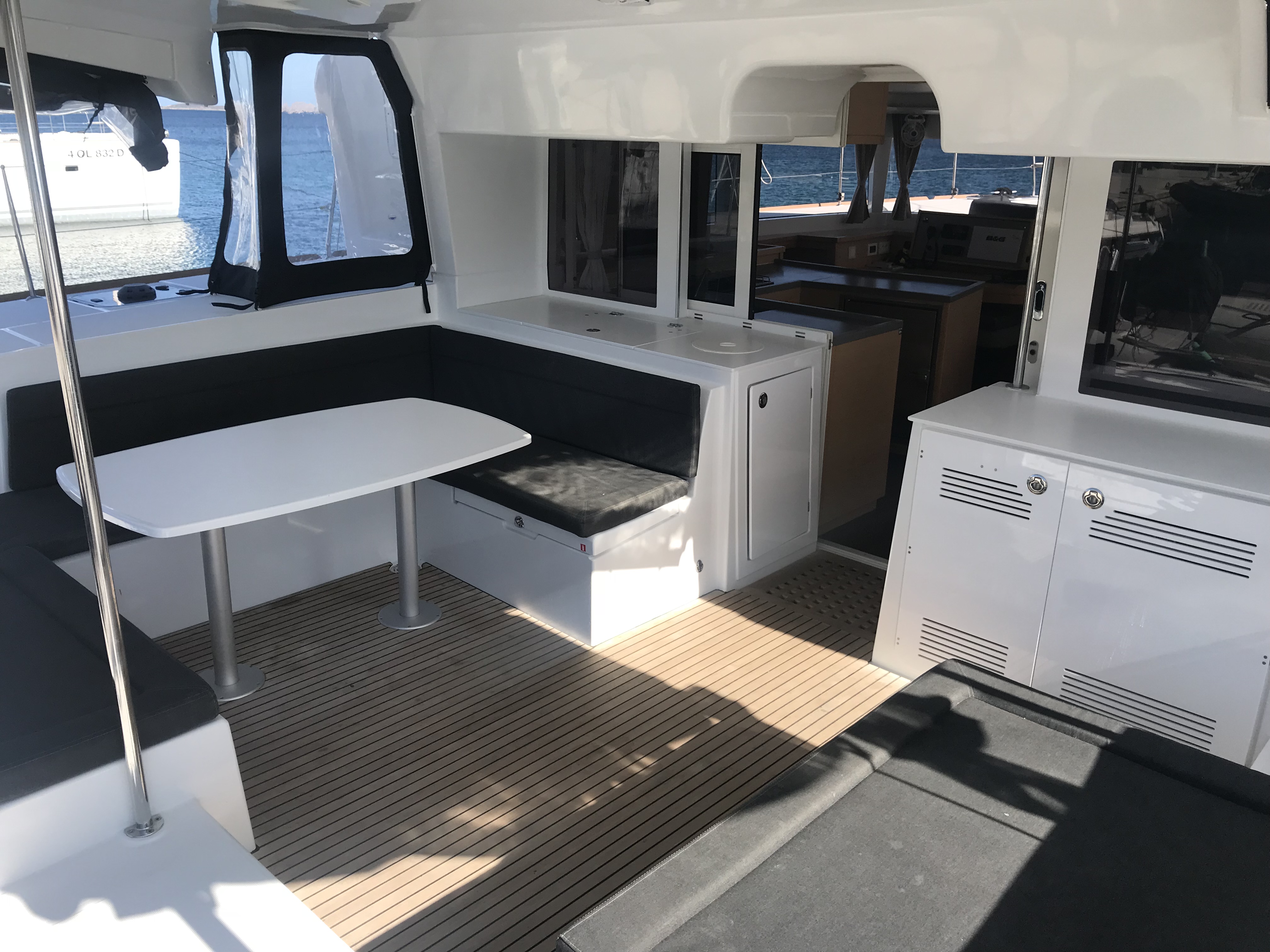 photo Lagoon 450  Flybridge 7