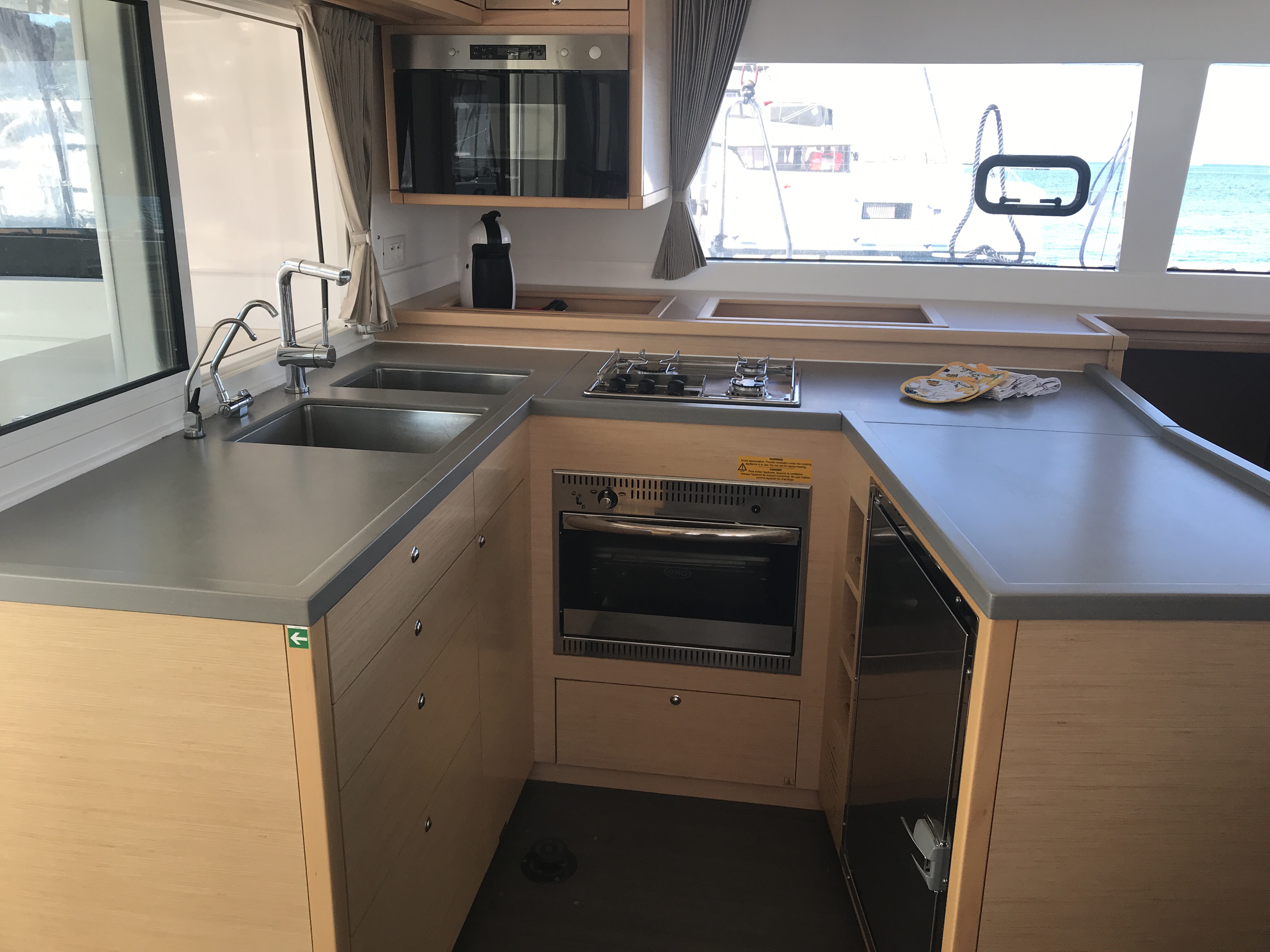 photo Lagoon 450  Flybridge 14