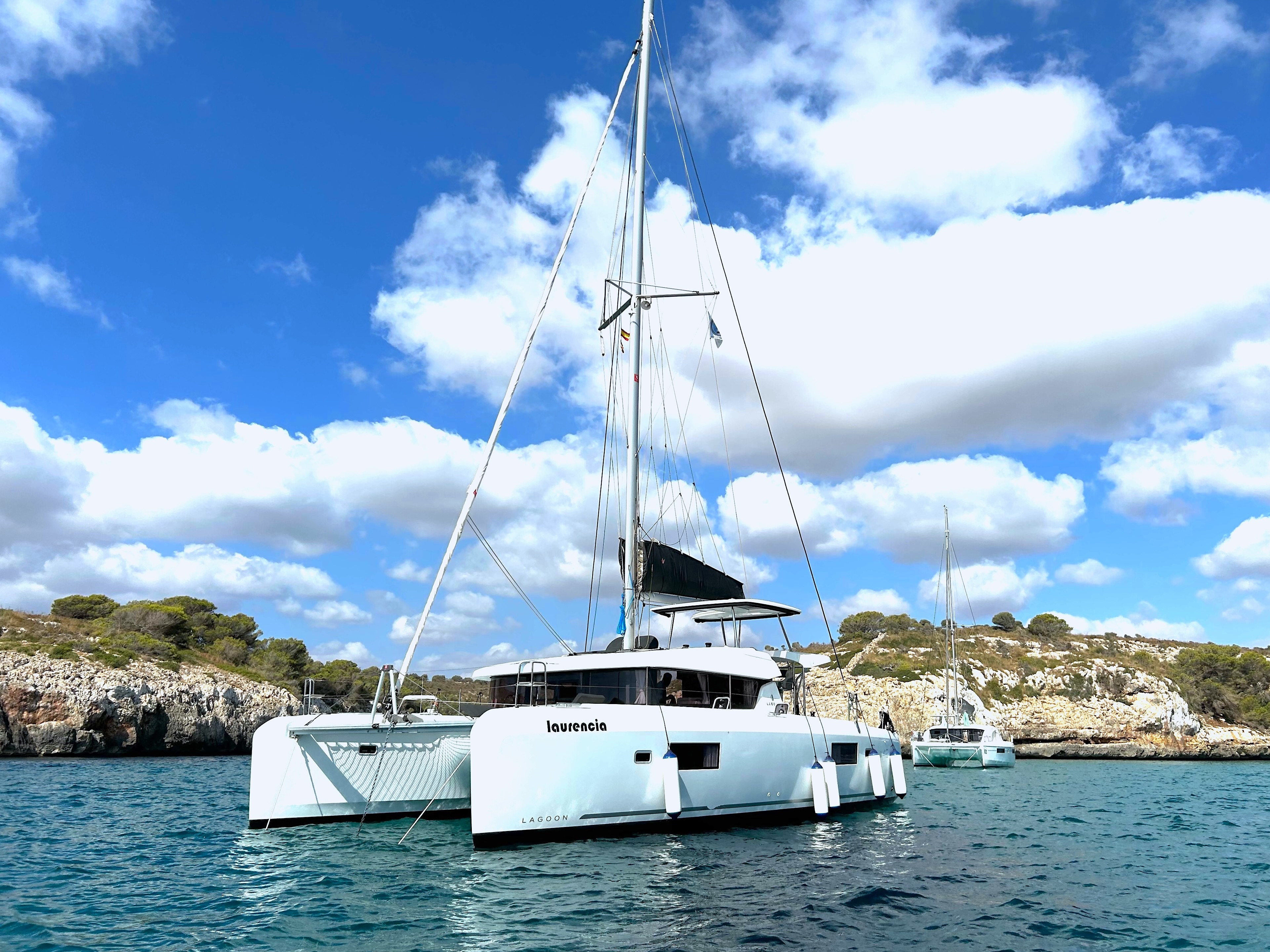 Laurencia yacht charter photo