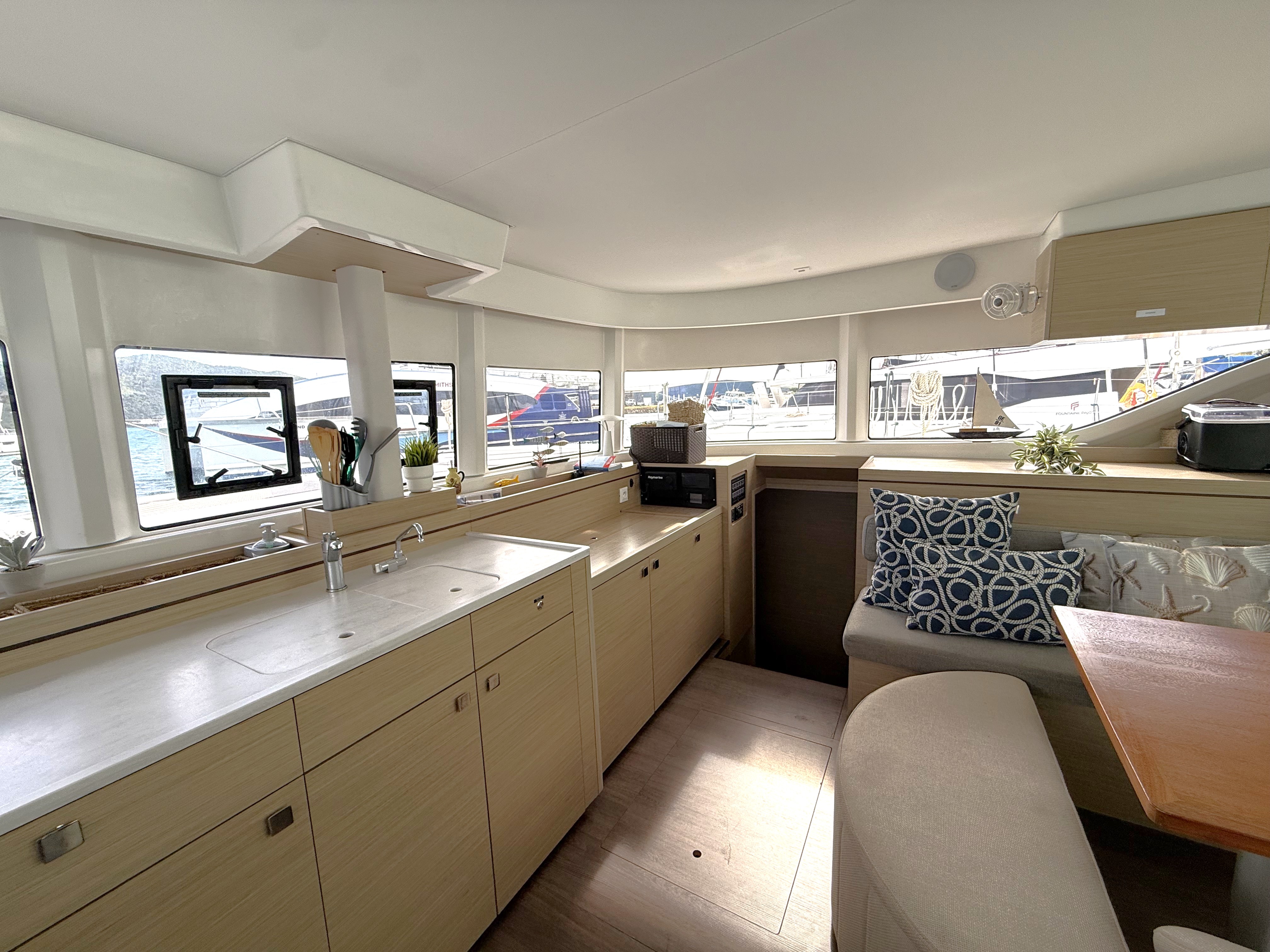 Secondary yacht image