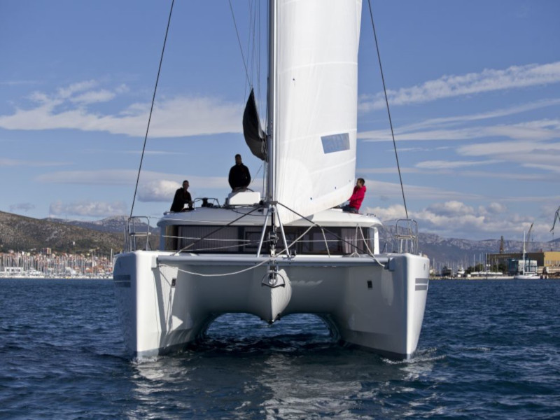 photo Lagoon 450  Flybridge 1