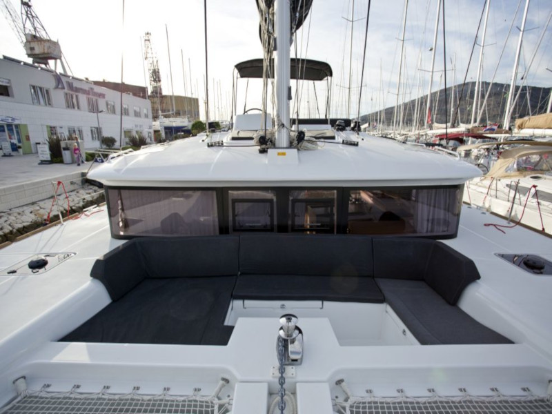 photo Lagoon 450  Flybridge 5