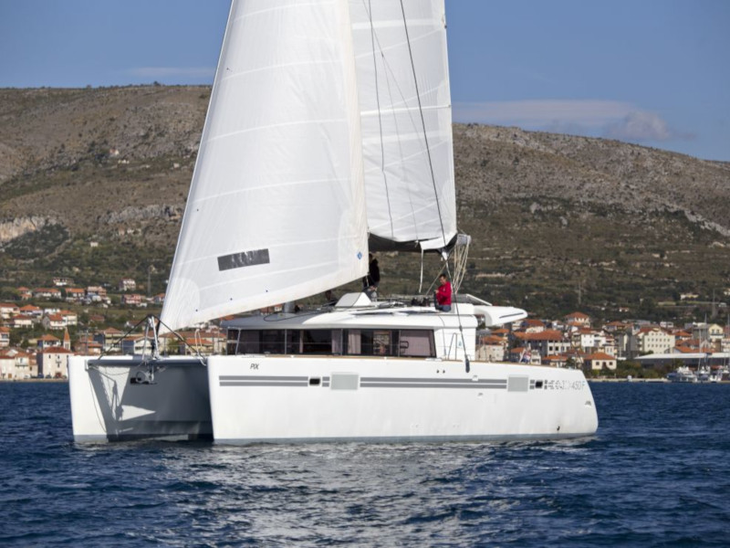 photo Lagoon 450  Flybridge 8