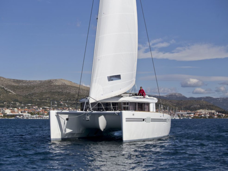 photo Lagoon 450  Flybridge 9