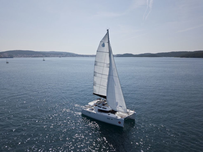 photo Lagoon 450  Flybridge 2