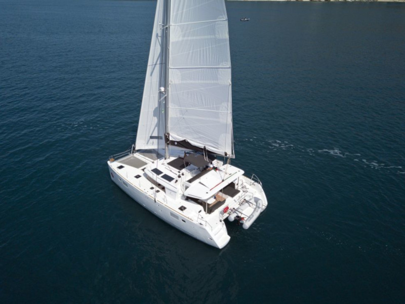 photo Lagoon 450  Flybridge 8