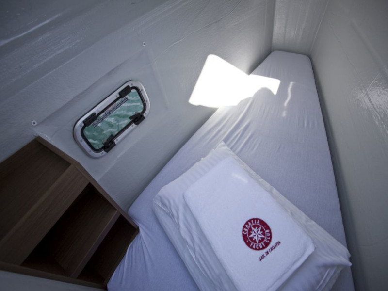 photo Lagoon 450  Flybridge 22