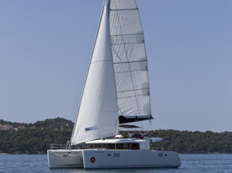photo Lagoon 450  Flybridge 24