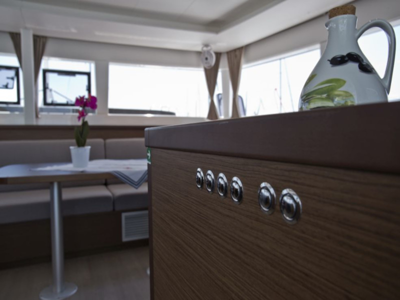 photo Lagoon 450  Flybridge 29