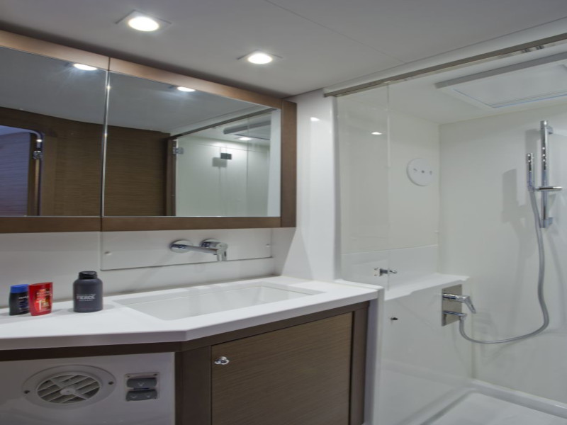 photo Lagoon 450  Flybridge 32